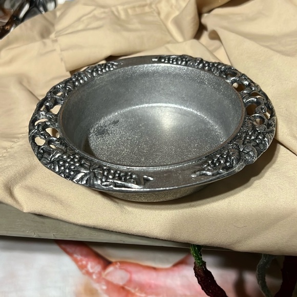 Trinket - Picture 1 of 3